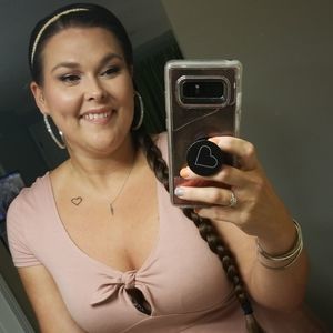 Meet your Posher, Shana